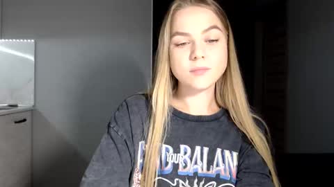 Snapshot of happy_fox_ chatting on 10.06.25 happy_fox_ online show from 10.06.25