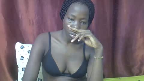 Snapshot of happy_kienyeji chatting on 10.23.25 happy_kienyeji online show from 10.23.25