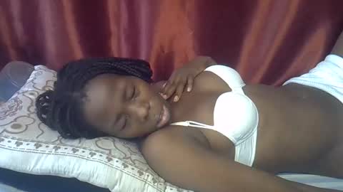 Snapshot of happy_kienyeji chatting on 11.01.25 happy_kienyeji online show from 11.01.25