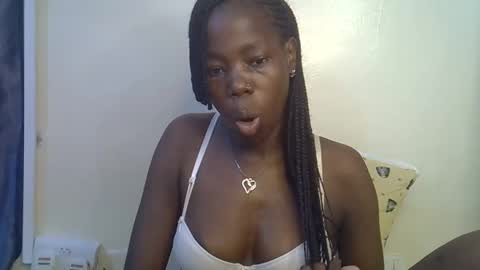 Snapshot of happy_kienyeji chatting on 11.15.25 happy_kienyeji online show from 11.15.25