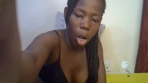 Snapshot of happy_kienyeji chatting on 11.23.25 happy_kienyeji online show from 11.23.25