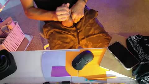 Snapshot of happyendingstory chatting on 11.13.25 Josh Hamilton online show from 11.13.25