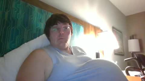 Snapshot of happynpregnant chatting on 12.31.24 happynpregnant online show from 12.31.24