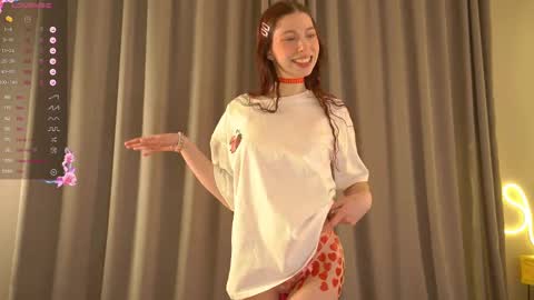 Snapshot of happyvivy chatting on 02.14.25 Vivy online show from 02.14.25