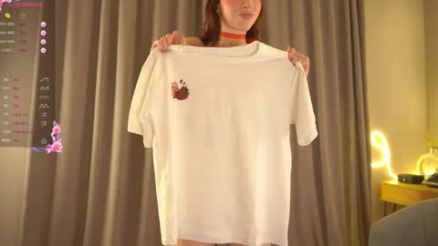 Snapshot of happyvivy chatting on 02.14.25 Vivy online show from 02.14.25