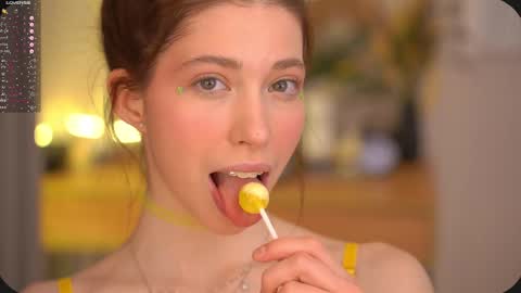 Snapshot of happyvivy chatting on 02.27.25 Vivy online show from 02.27.25