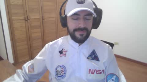 Snapshot of hard_cock_dude chatting on 11.01.25 Hard cock dude online show from 11.01.25