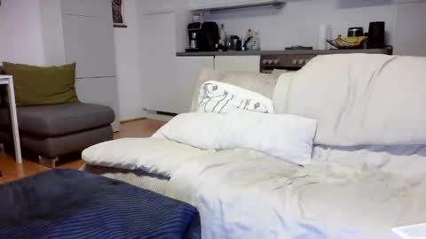 Snapshot of hard_out_here chatting on 11.09.25 Chris online show from 11.09.25