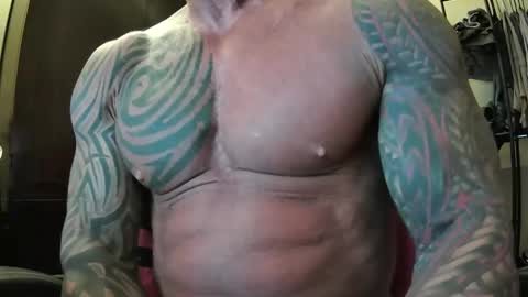 Snapshot of hardbody205a chatting on 12.01.24 hardbody205a online show from 12.01.24