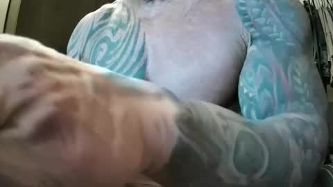 Snapshot of hardbody205a chatting on 01.05.25 hardbody205a online show from 01.05.25