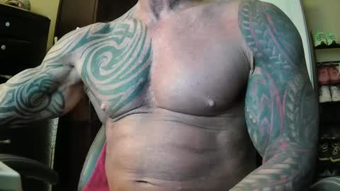 Snapshot of hardbody205a chatting on 10.01.25 hardbody205a online show from 10.01.25