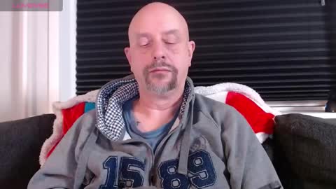 Snapshot of hardmrlazy chatting on 01.04.25 MrLazy online show from 01.04.25