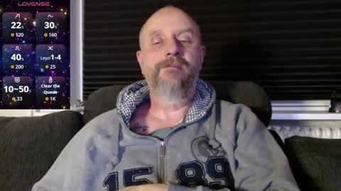 Snapshot of hardmrlazy chatting on 11.10.25 MrLazy online show from 11.10.25