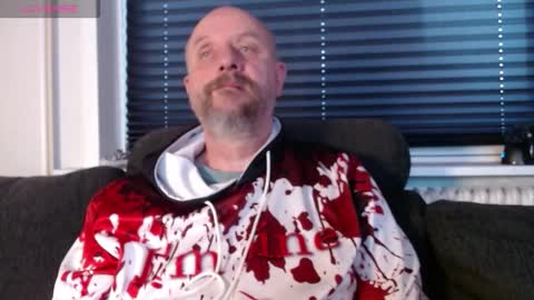 Snapshot of hardmrlazy chatting on 11.12.25 MrLazy online show from 11.12.25