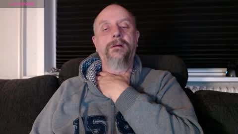 Snapshot of hardmrlazy chatting on 11.21.25 MrLazy online show from 11.21.25