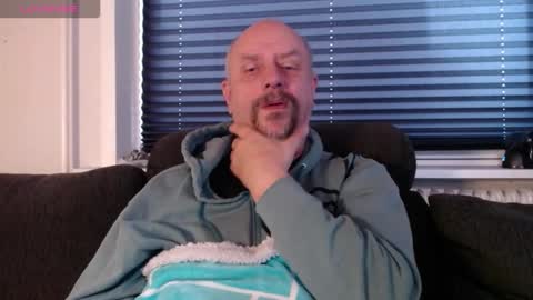 Snapshot of hardmrlazy chatting on 11.25.25 MrLazy online show from 11.25.25