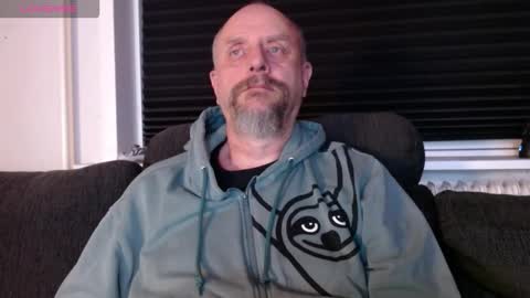 Snapshot of hardmrlazy chatting on 11.25.25 MrLazy online show from 11.25.25