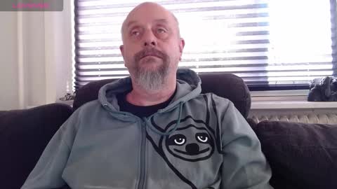 Snapshot of hardmrlazy chatting on 11.26.25 MrLazy online show from 11.26.25