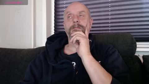 Snapshot of hardmrlazy chatting on 11.30.25 MrLazy online show from 11.30.25