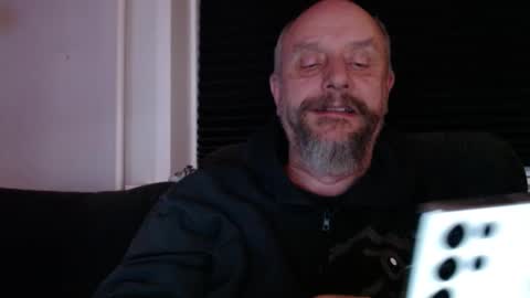 Snapshot of hardmrlazy chatting on 12.13.25 MrLazy online show from 12.13.25