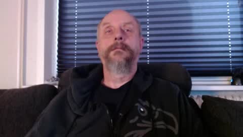 Snapshot of hardmrlazy chatting on 12.15.25 MrLazy online show from 12.15.25