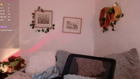 Snapshot of harmonyy01 chatting on 09.15.25 Harmony Please help me to reach 100 thumbs up online show from 09.15.25