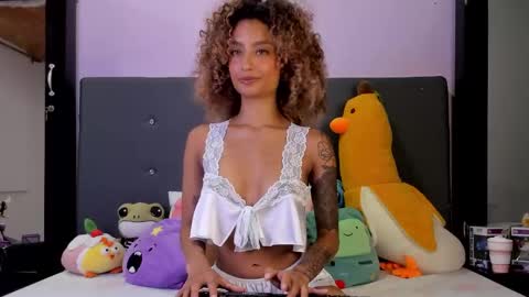 Snapshot of harmonyy_hill chatting on 11.02.25 Harmony Hill online show from 11.02.25