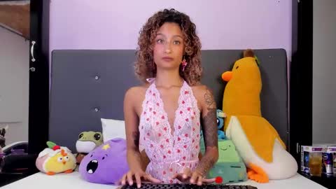 Snapshot of harmonyy_hill chatting on 11.06.25 Harmony Hill online show from 11.06.25