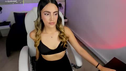 Snapshot of harper_woods chatting on 11.17.25 Harper online show from 11.17.25