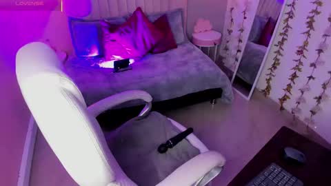 Snapshot of harper_woods chatting on 12.20.25 Harper online show from 12.20.25