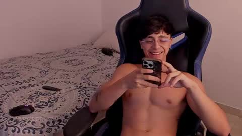 Snapshot of harry_p01 chatting on 11.15.25 harry_p01 online show from 11.15.25