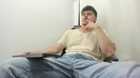 Snapshot of harrydaviss chatting on 09.27.25 alpha online show from 09.27.25