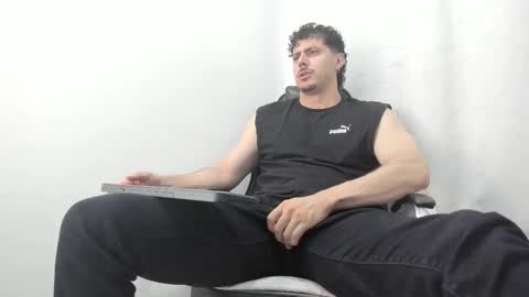 Snapshot of harrydaviss chatting on 10.18.25 alpha online show from 10.18.25