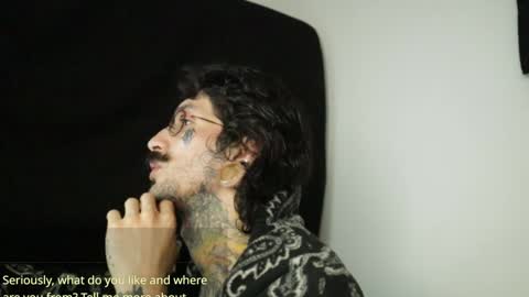 Snapshot of hatsumotokyoto chatting on 01.19.25 More content 2 online show from 01.19.25