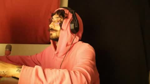 Snapshot of hatsumotokyoto chatting on 02.13.25 More content 2 online show from 02.13.25