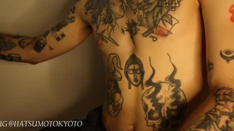 Snapshot of hatsumotokyoto chatting on 03.08.25 More content 2 online show from 03.08.25