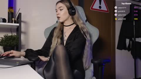 Snapshot of havenraee chatting on 01.16.25 Miss Haven online show from 01.16.25