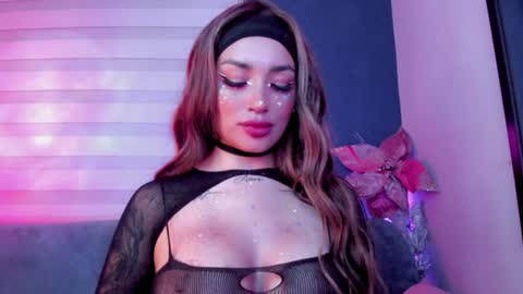 Snapshot of hazeeell chatting on 01.10.25 Marie online show from 01.10.25