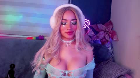 Snapshot of hazeeell chatting on 01.13.25 Marie online show from 01.13.25