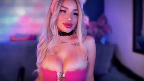 Snapshot of hazeeell chatting on 02.06.25 Marie online show from 02.06.25