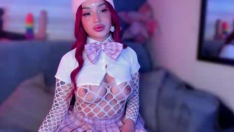 Snapshot of hazeeell chatting on 02.10.25 Marie online show from 02.10.25