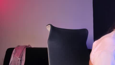 Snapshot of hazeeell chatting on 09.10.25 Marie online show from 09.10.25