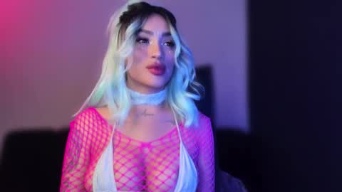 Snapshot of hazeeell chatting on 09.12.25 Marie online show from 09.12.25