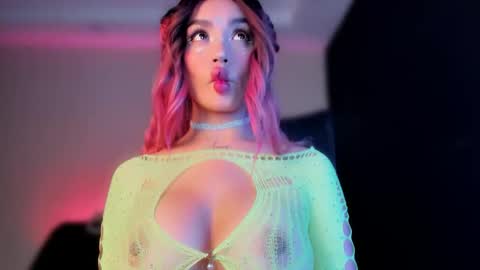 Snapshot of hazeeell chatting on 09.23.25 Marie online show from 09.23.25