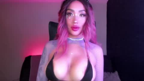 Snapshot of hazeeell chatting on 10.16.25 Marie online show from 10.16.25