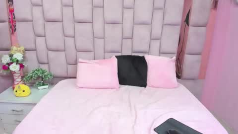 Snapshot of hazel_18_ chatting on 10.28.25 hazel_18_ online show from 10.28.25