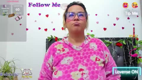 Snapshot of hazel_34 chatting on 11.15.25 hazel online show from 11.15.25