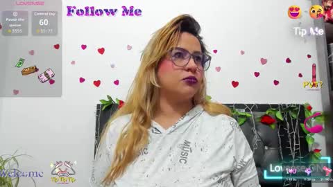 Snapshot of hazel_34 chatting on 11.16.25 hazel online show from 11.16.25