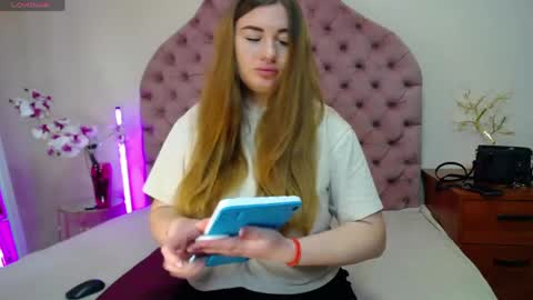 Snapshot of hazel_agata chatting on 05.10.26 Agata online show from 05.10.26