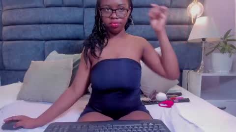 Snapshot of hazel_lanee chatting on 06.26.26 hazel_lanee online show from 06.26.26